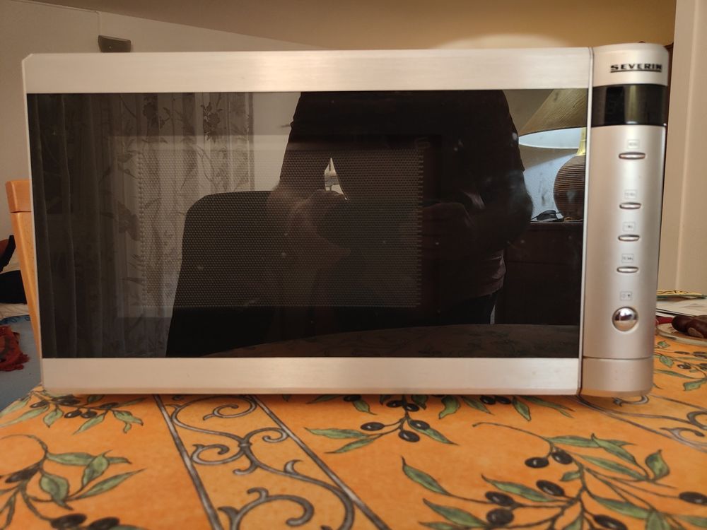 FOUR MICRO-ONDES SÉVERIN RG 2681 OCCASION - 900W, ARGENTÉ, TRÈS BON ÉTAT - PEU SERVI