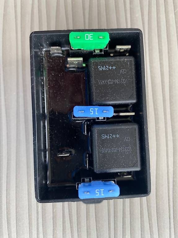 Tutti pezzi di ricambio auto: séparateur de batterie – Usato da La Chaux-de-Fonds venduto da ami35 1