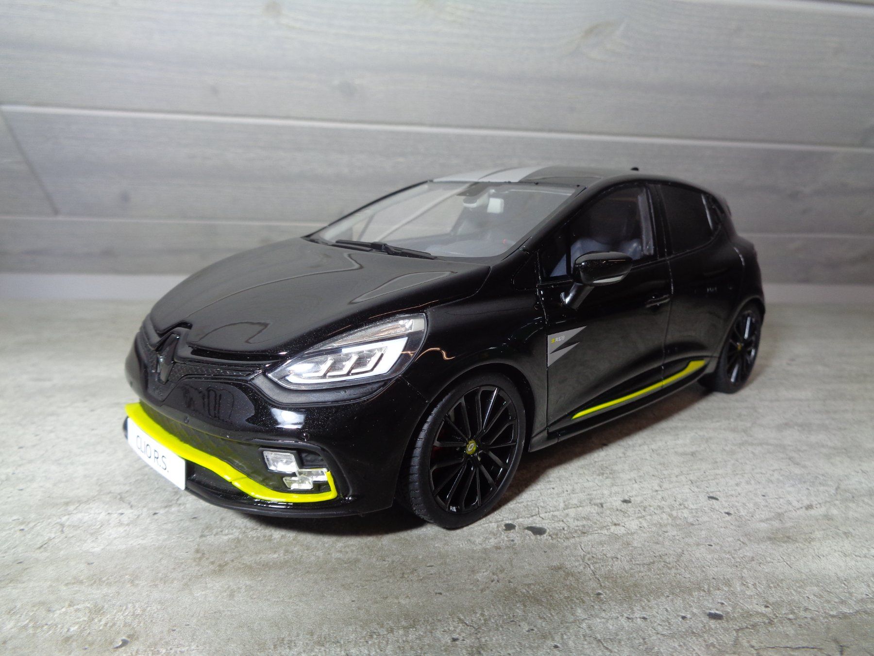 Renault Voitures modèles: OttOmobile 1:18 Renault Clio 4 R.S. 2018 – Neuf avec emballage d'origine à Reconvilier par rallycar