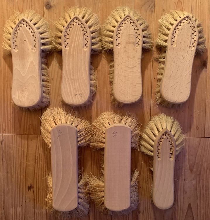 7 Handbürsten der CH Armee  1