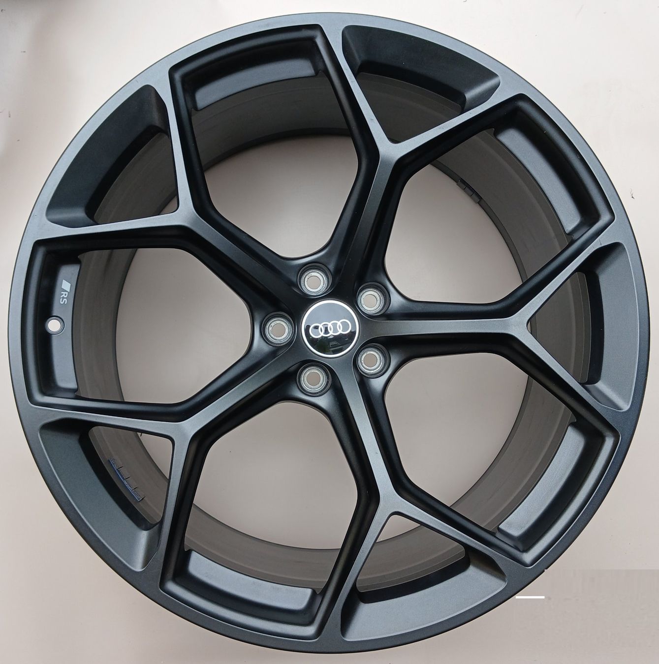 Audi Cerchioni: Audi RS6 (C8) Performance Felgen – Usato da Thayngen venduto da Joelines-Traumwelt