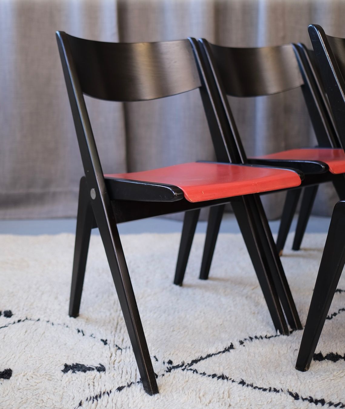 Sedie: 6 folding chairs 1950's Jean Prouvé style – Usato da Bern venduto da Zmodern_VIN 8