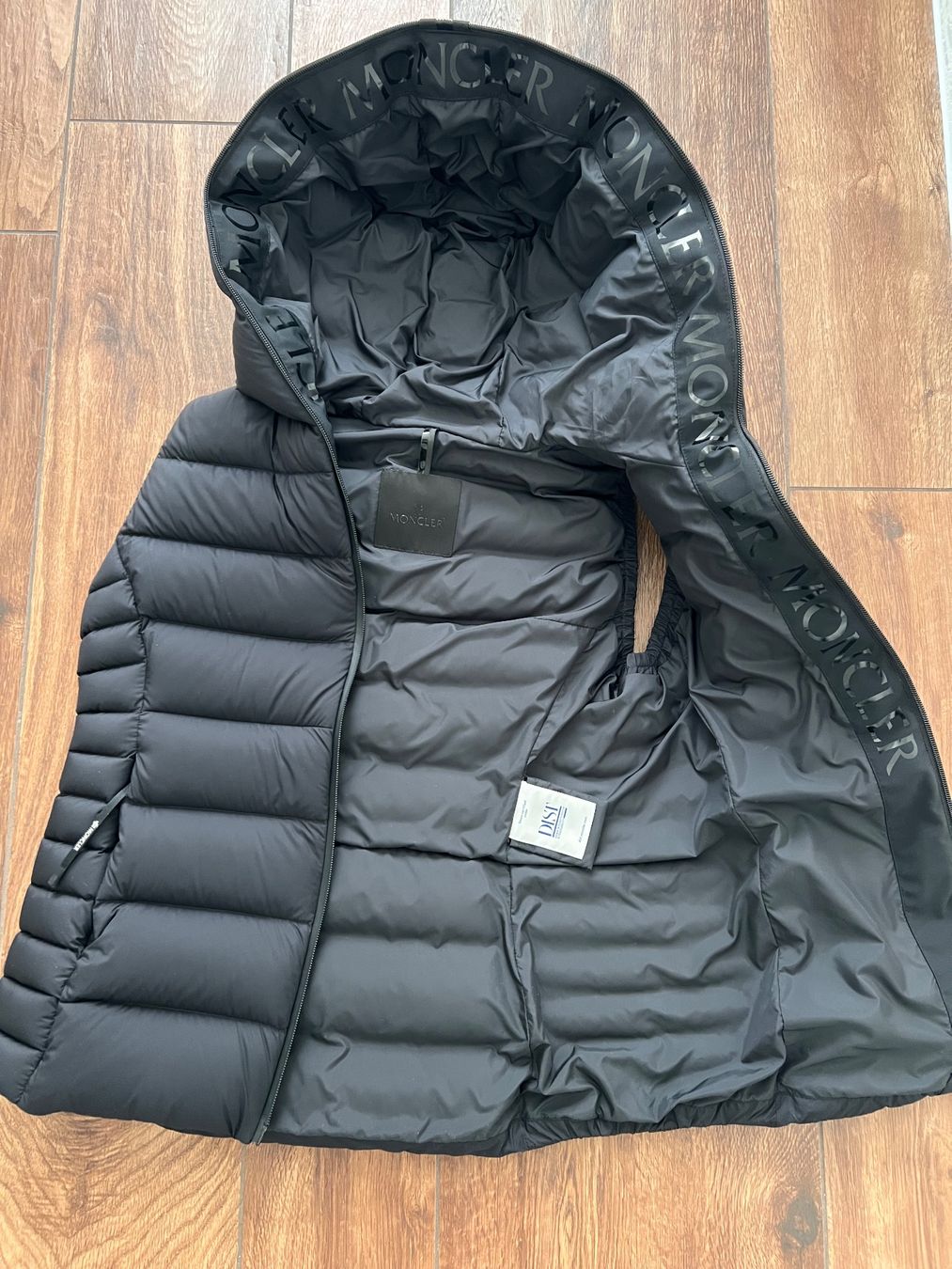 Moncler Jacken: Moncler Daunenweste schwarz – Neu (gemäss Beschreibung) aus Meilen von jup_yzy8 2