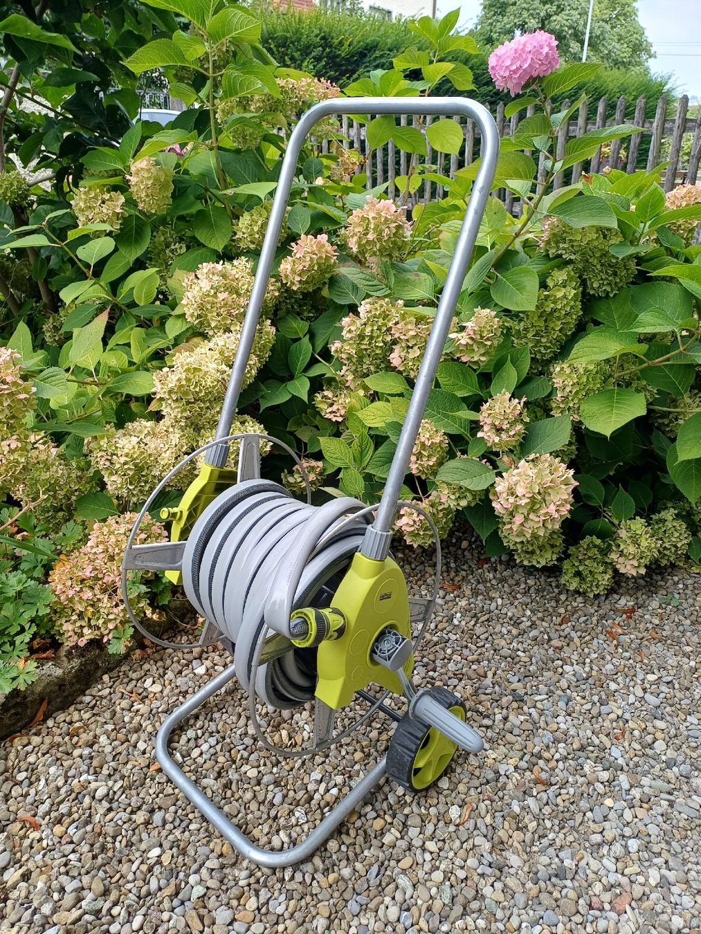 Tuyaux & tubes: Merox Gartenschlauchwagen mit Zubehör – D'occasion à St. Gallen par lequi