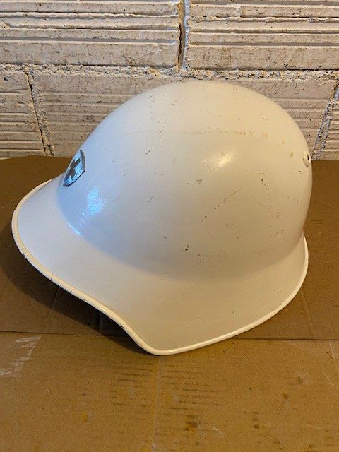 Schweizer Armee Uniformi & Effetti personali: STAHLHELM  M 18 WEISS  WERKSCHUTZ – Usato da Chur venduto da silbermon 1