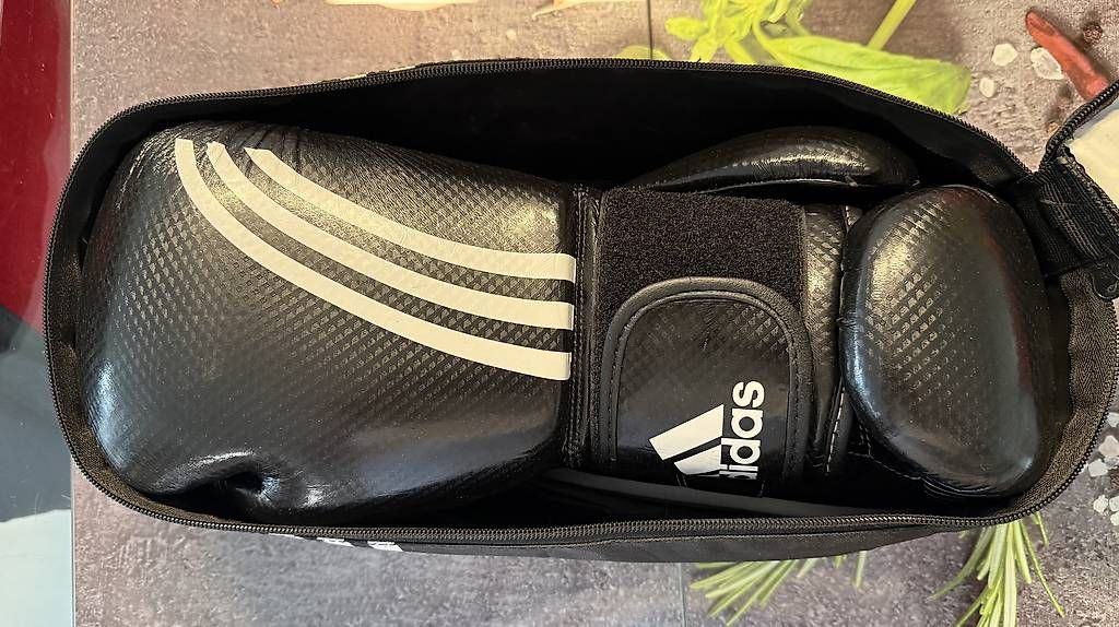 Adidas Guanti & manicotti: Guantoni da boxe Adidas mai usati – Nuovo e nell'imballaggio originale da Rivera venduto da xvisio 3