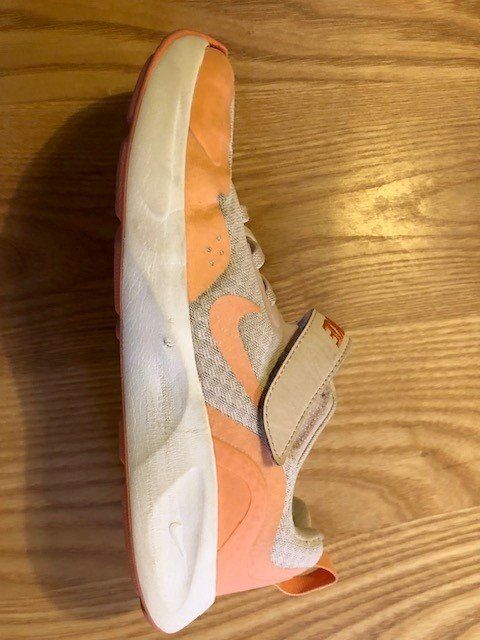 Nike Schuhe für Mädchen: Nike Turnschuhe – Gebraucht aus Kerzers von renner05 3