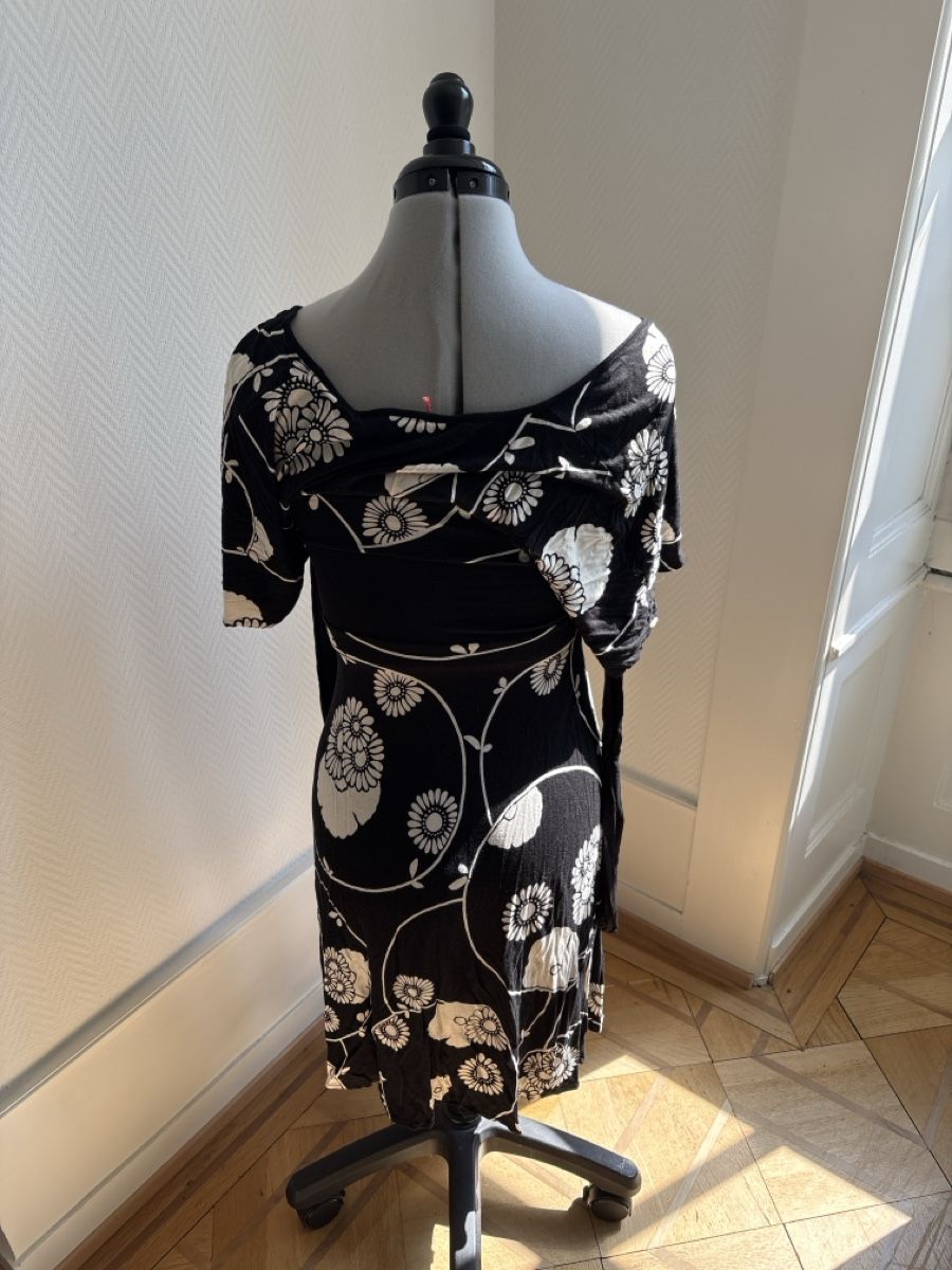 Vestiti: Robe courte floral noir blanc taille XS  – Usato da Genève venduto da fan_5n8s 4