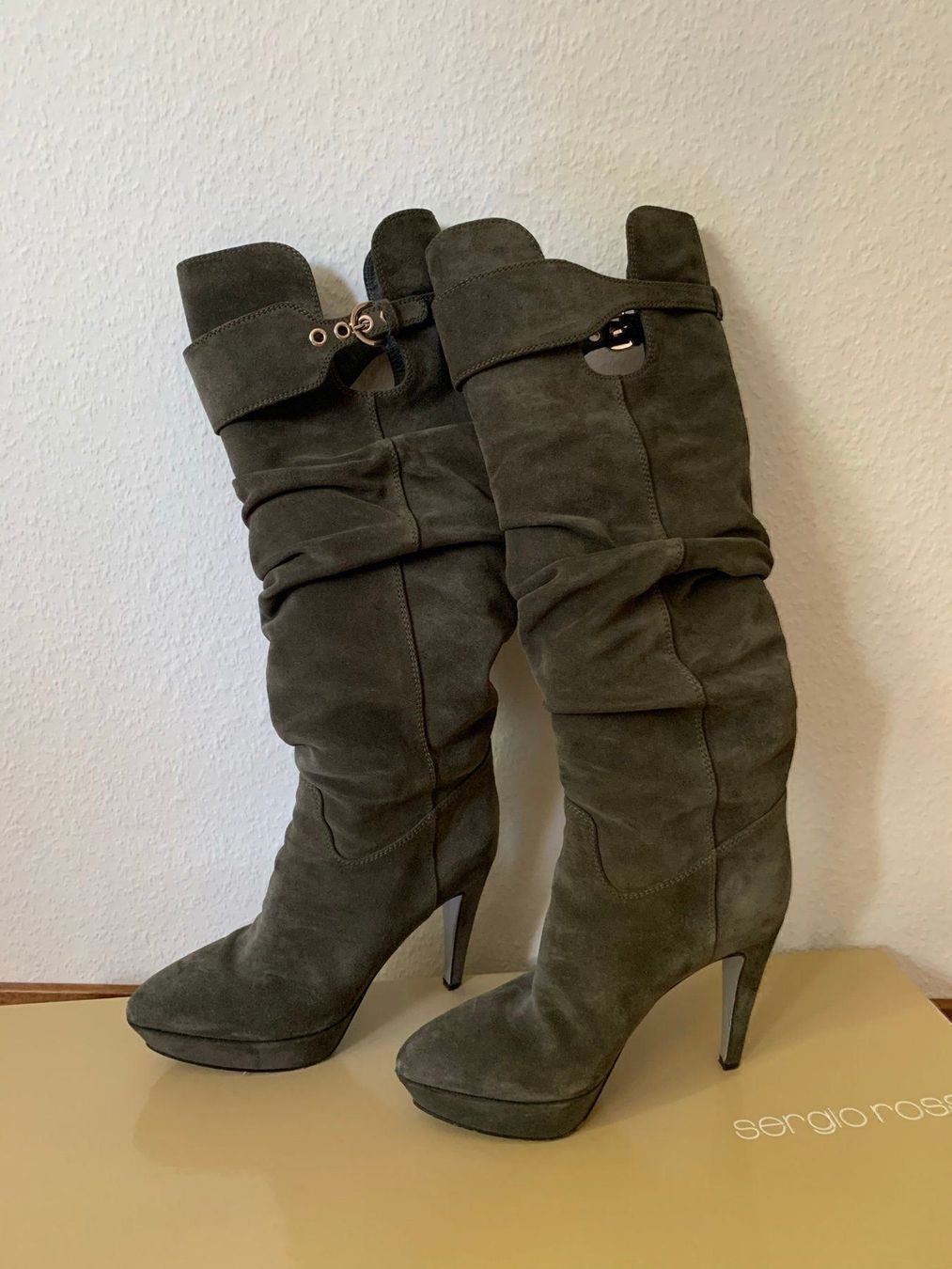 Sergio Rossi Scarpe da donna: SERGIO ROSSI Wildleder Stiefel NP 1100.- – Usato da Zürich venduto da Diazaio 1