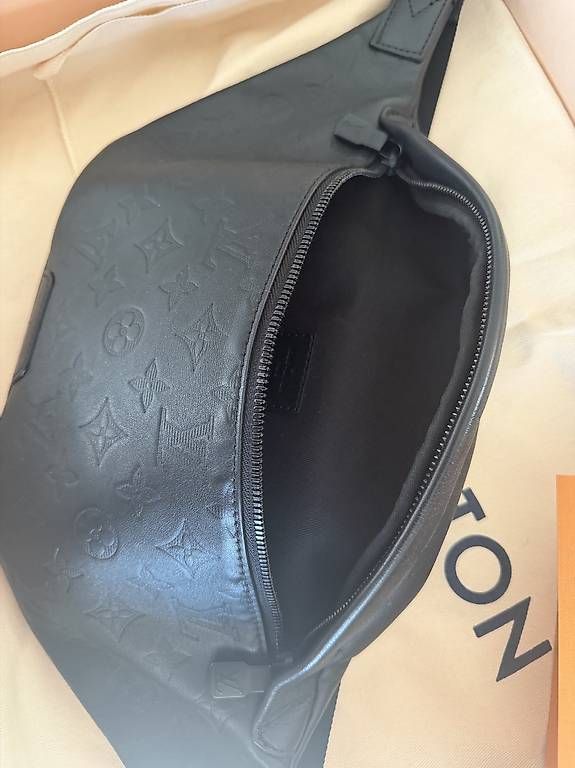Taschen: Louis Vuitton Monogramm Shadow Discovery bumbag  – Gebraucht aus Neuendorf von johnnylift 1