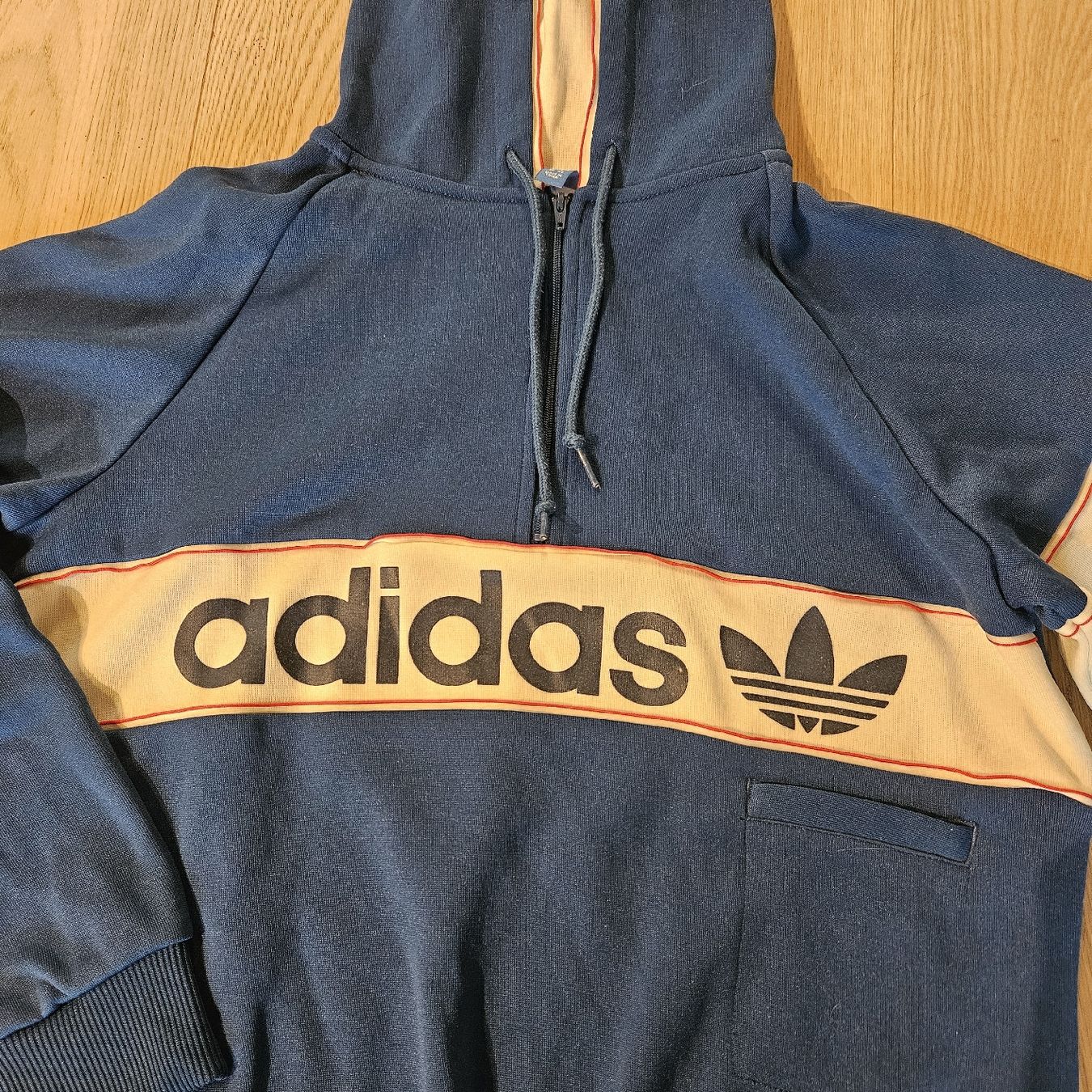 Adidas Pullover & Sweatshirts: Adidas Hoodie – Gebraucht aus Rüschlikon von niwa 1