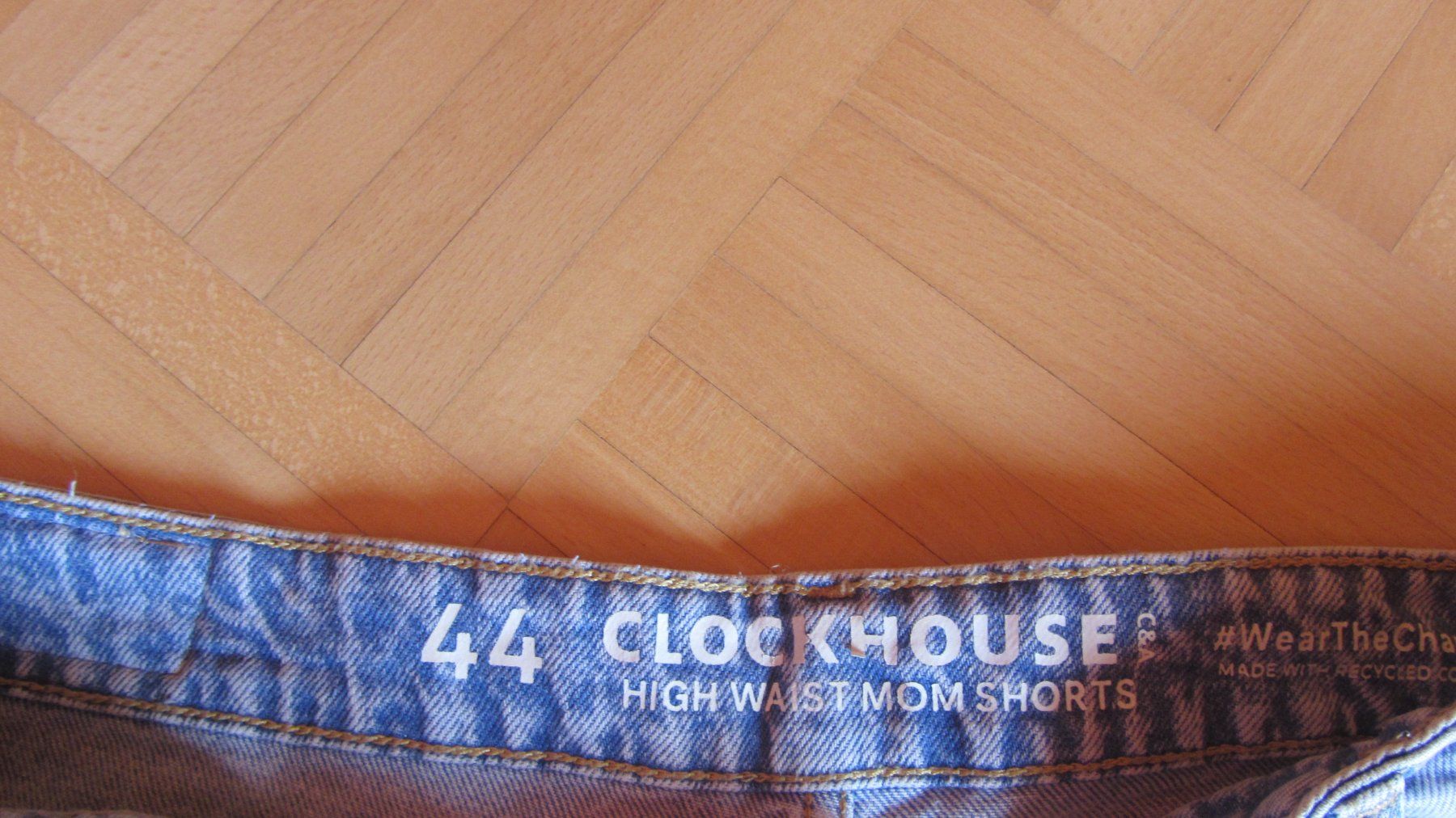 C&A Lotti di vestiti: 2 shorts en jeans 44 – Usato da Oberried FR venduto da berg04 5