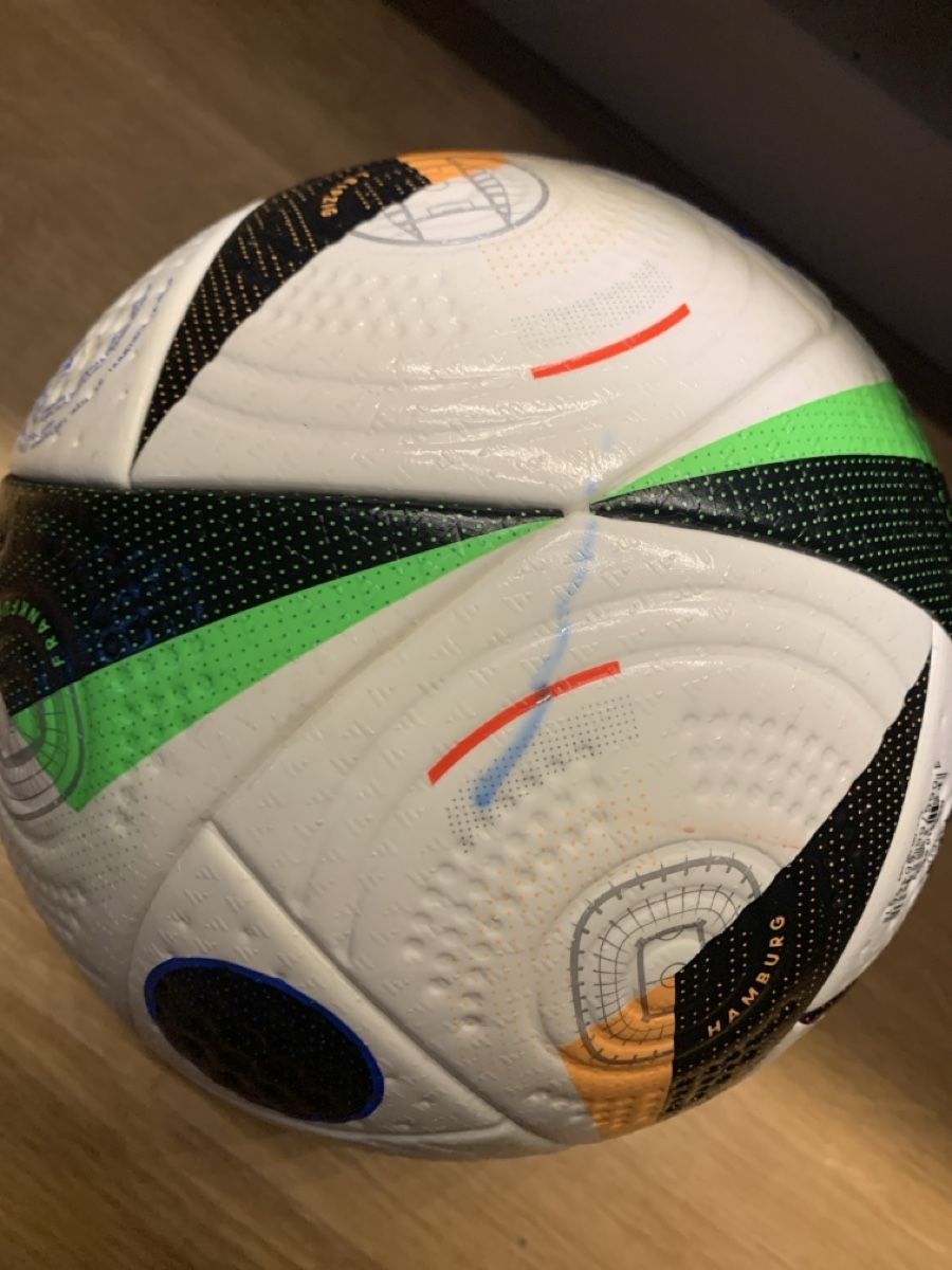Adidas Bälle: Football  – Defekt aus Zürich von vva_jd65 1