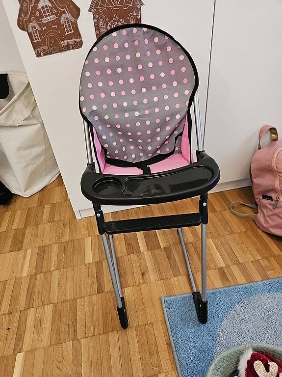 Giocattoli: Puppenstuhl und Bett – Usato da St. Gallen venduto da ejw_w9pv