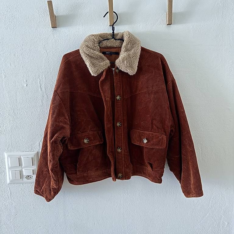 Giacche: ONLY Jacke aus Cord – Usato da Solothurn venduto da Juliasju