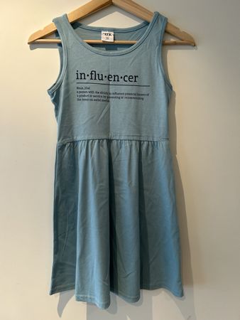 Schönes Kleid Gr. 128, Neu