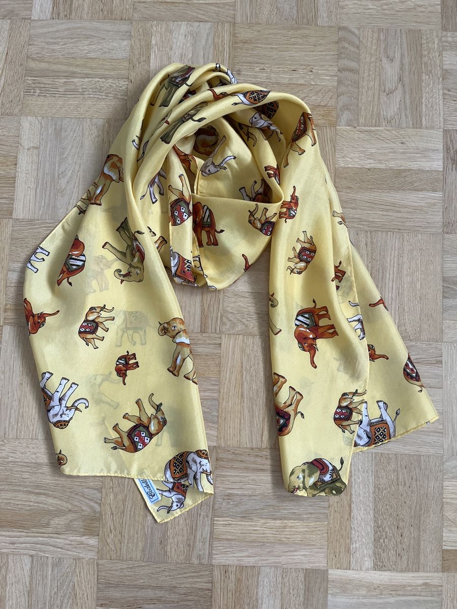 Codello Foulard & Sciarpe: Codello Seidenschal Gelb mit Elefanten, Top Zustand! – Usato da Zürich venduto da Kleanthy 3