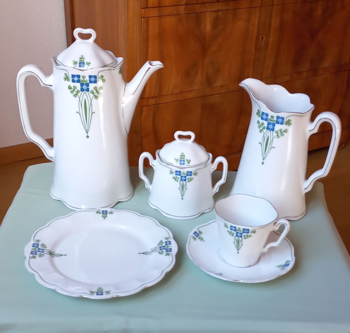 Set di piatti: Antike Jugendstil Kaffee Service. – Usato da Buchs AG venduto da Dzirul