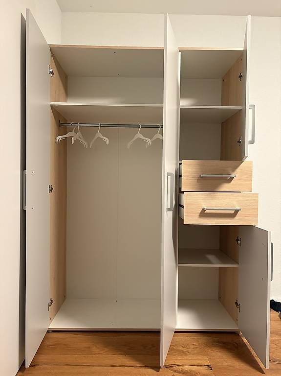 Schränke: Kinderkleiderschrank CHF 50.- (VB) – Gebraucht aus Münchwilen AG von bet_xds5 1