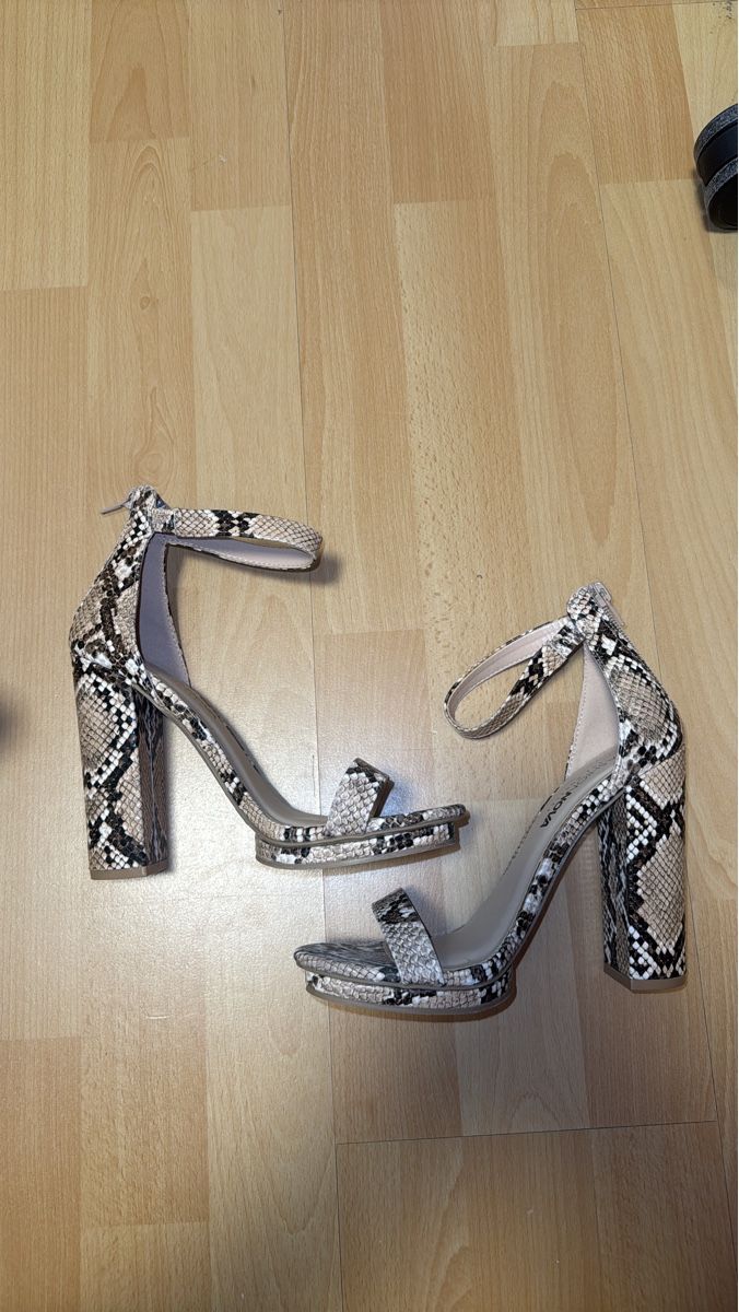 Scarpe da donna: Sandaletten Heels Gr.38 – Nuovo (secondo la descrizione) da Dübendorf venduto da RPU97 1