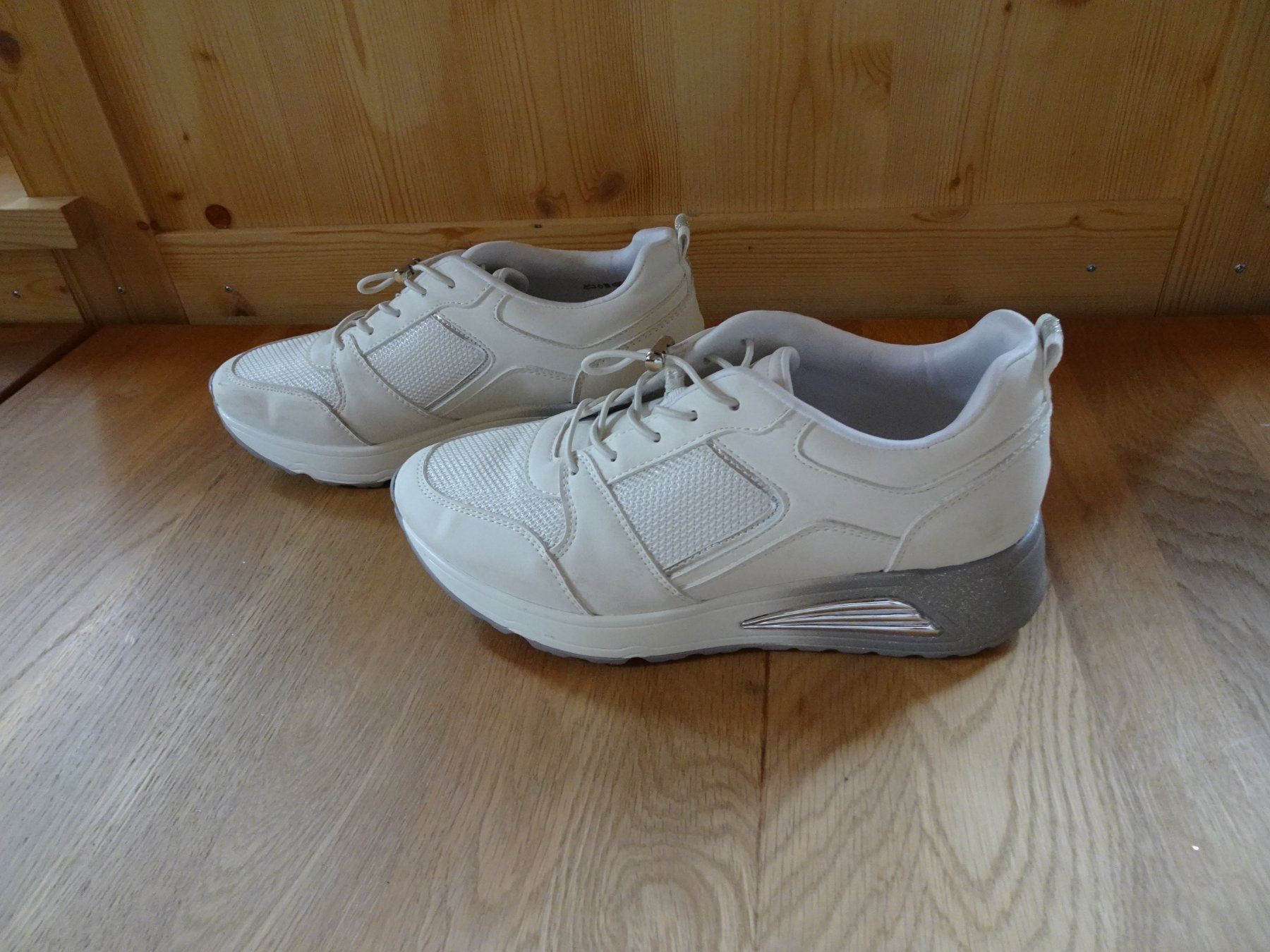 Bench Damenschuhe: Weisse Venice Sneakers Gr. 36 - 260288 – Gebraucht aus Küssnacht am Rigi von Schuhe-Secondhand