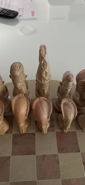 Giochi: Schachspiel aus handgeschnitztem Speckstein – Usato da Pratteln venduto da Tuvalabuhu 2