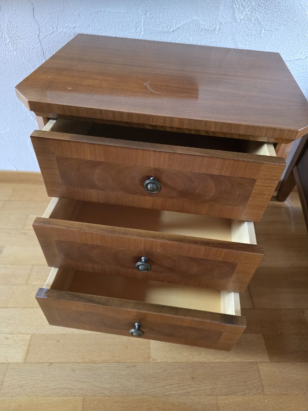 Letti: Doppelbett 180x200 + 2 Nachttische + Spiegel – Usato da Würenlos venduto da Lea.Maria.Hotz 7