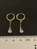 Boucles d'oreilles pendantes avec zirconium neuves  💎