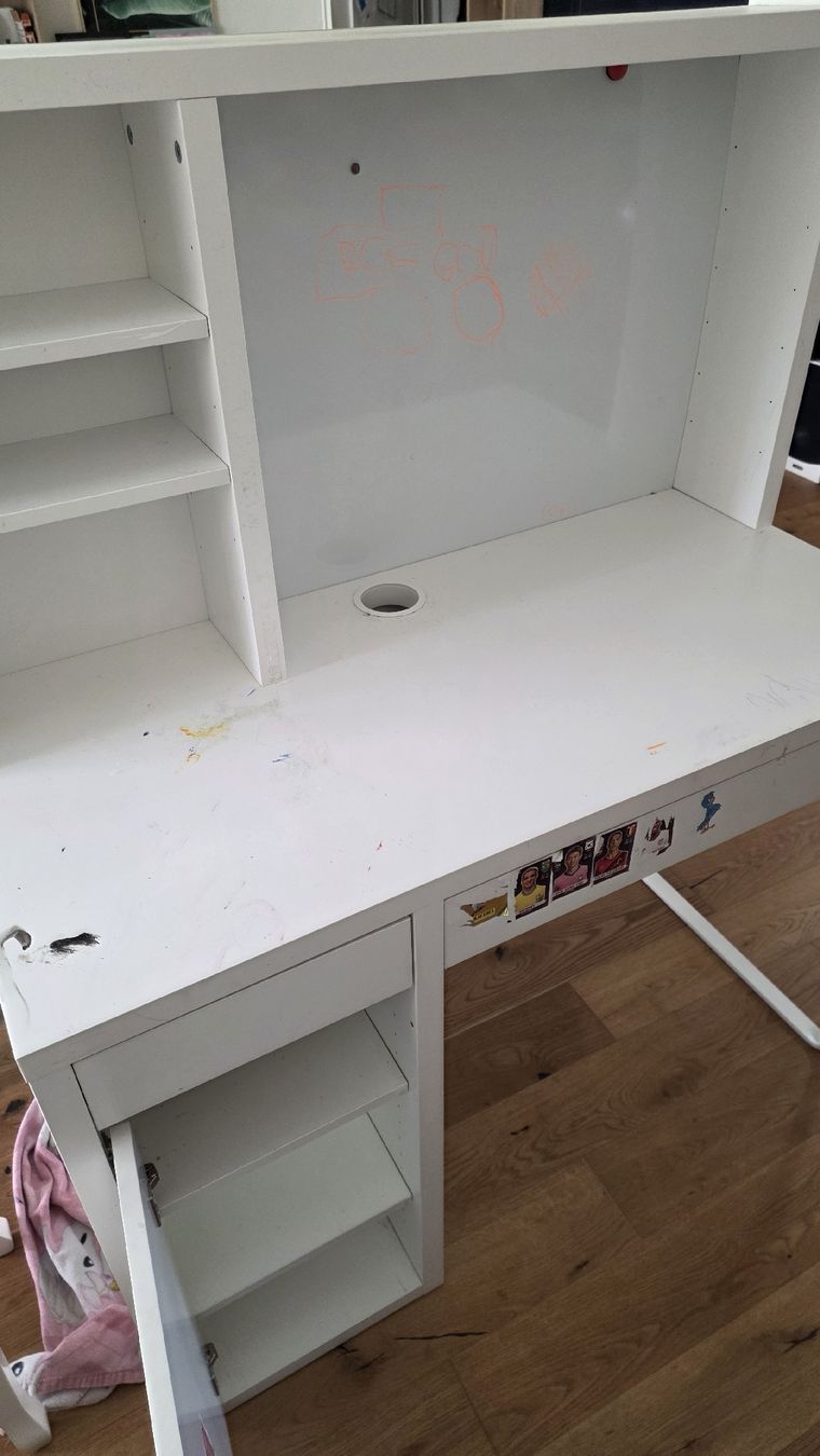 Scrivanie: Kinderschteibtisch mit Magnetwand – Usato da Dietikon venduto da alanda01 1