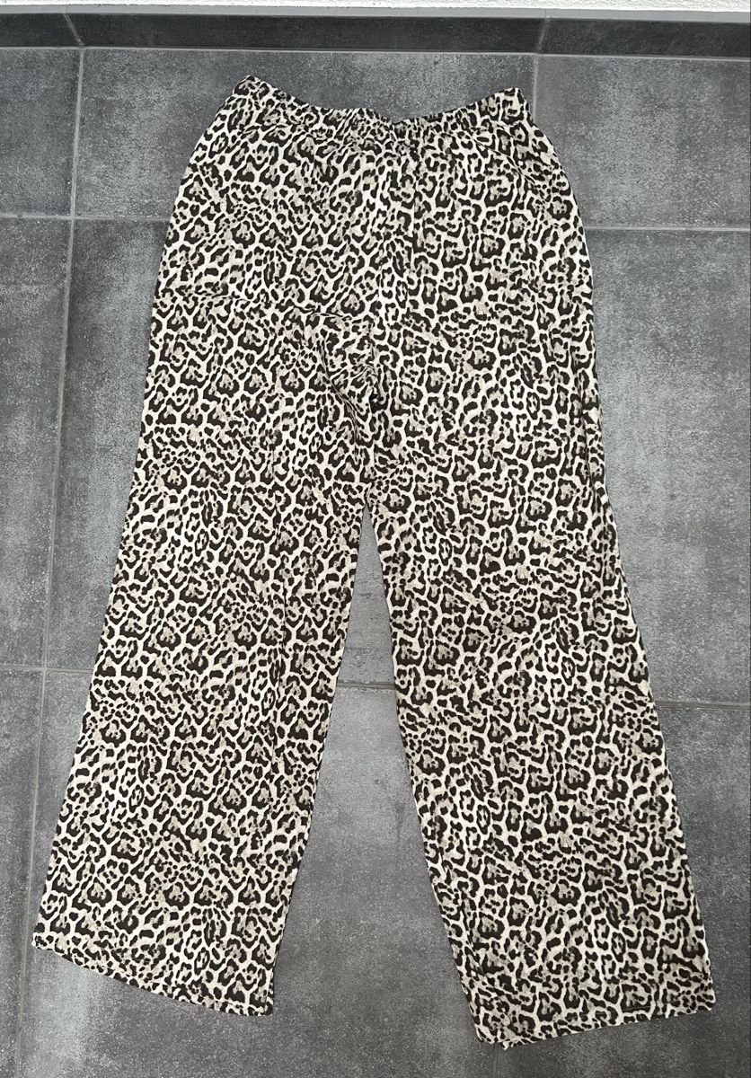 Stradivarius Pantaloni: Stradivarius Hose mit Leo Print Grösse S – Usato da Wettswil venduto da alstel24 3