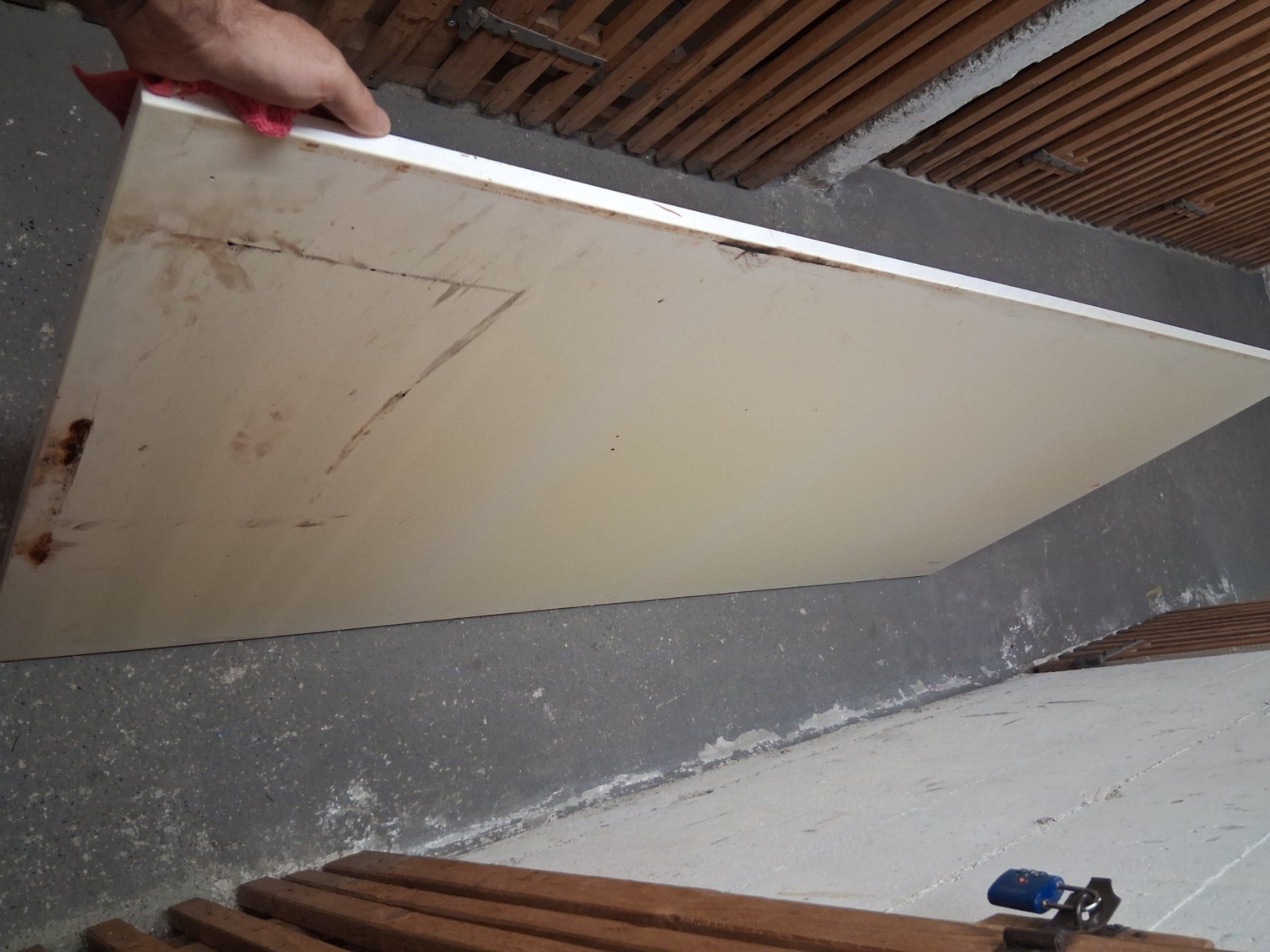 Ikea Tavoli: Tisch-Platte weiss mit Gebrauchsspuren – Usato da Luzern venduto da phi_s57s 1