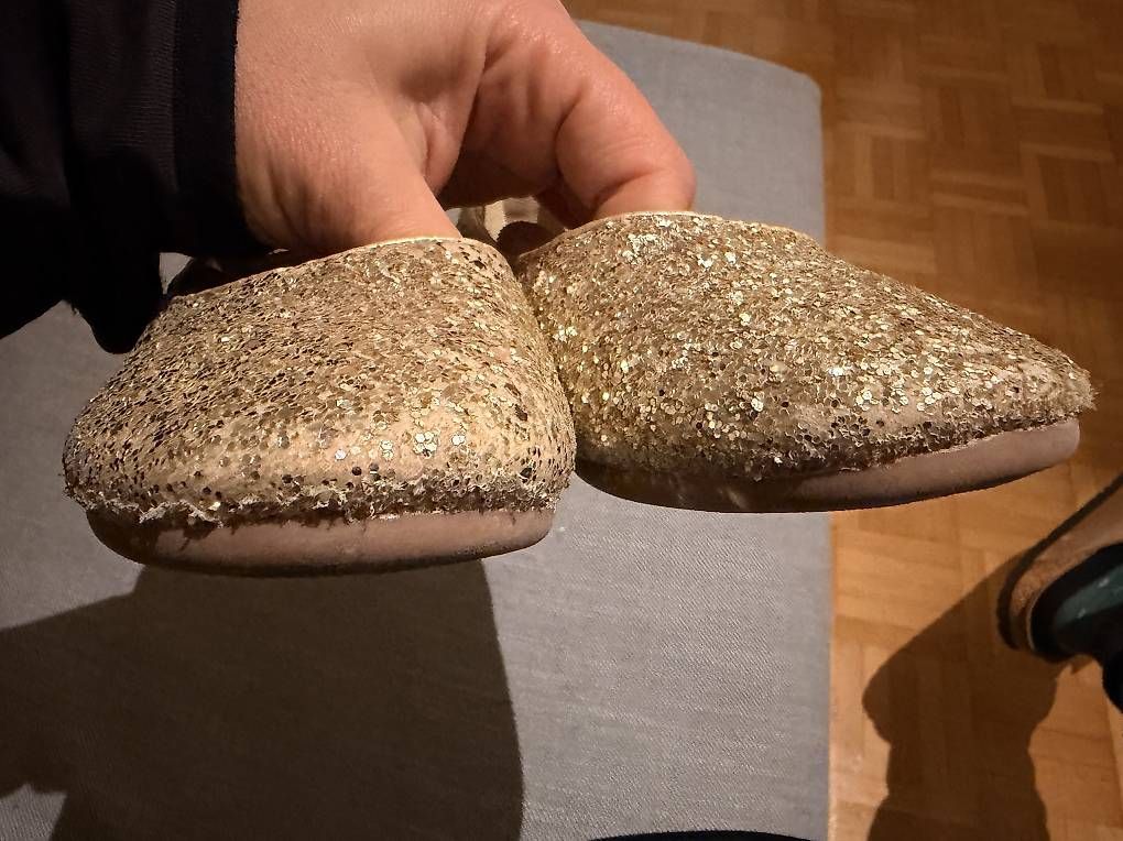 Scarpe per ragazze: Goldene Glitzer Ballerinas, Grösse 34 – Usato da Männedorf venduto da Deniska2003 4