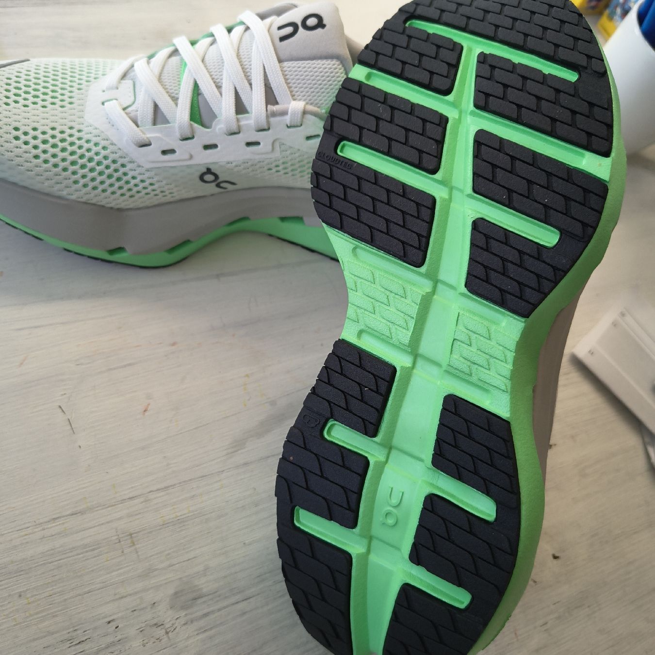 On Scarpe da uomo: ON Laufschuhe Cloudmonster EU40 neu – Nuovo e nell'imballaggio originale da Emmetten venduto da StrassenTierHilfe 1