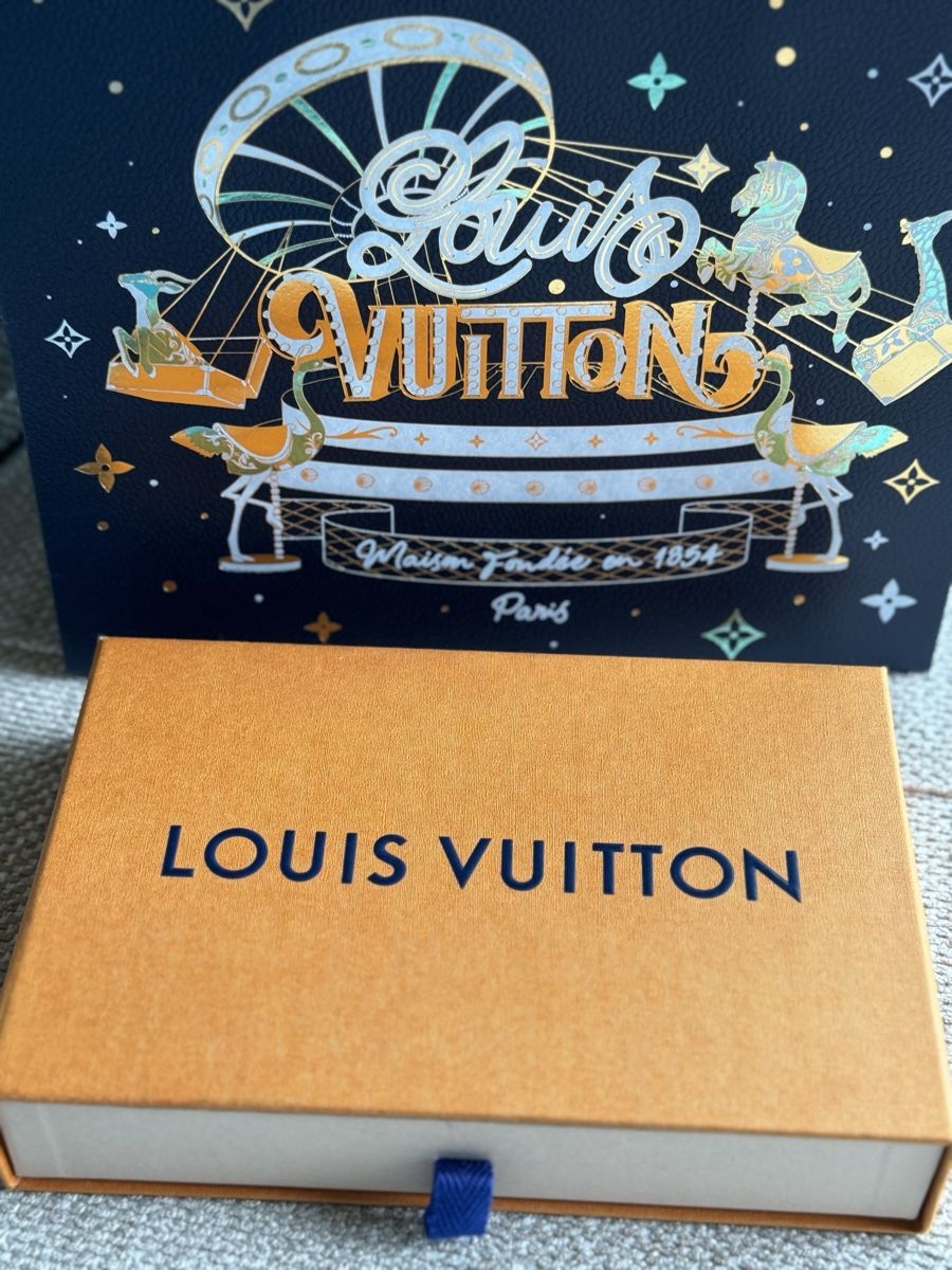 Louis Vuitton Portamonete: Louis Vuitton Zippy Amarante Wallet – Usato da Villars-sur-Glâne venduto da Sunshine-8 9