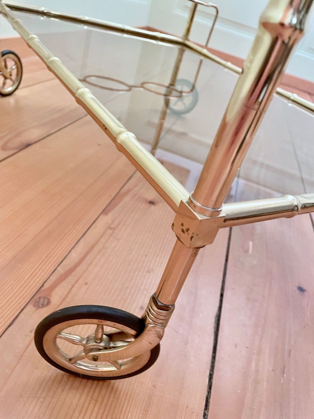 Carrelli di servizio: Faux Bamboo Servierwagen // Hollywood Regency – Usato da Schinznach-Dorf venduto da mix 7