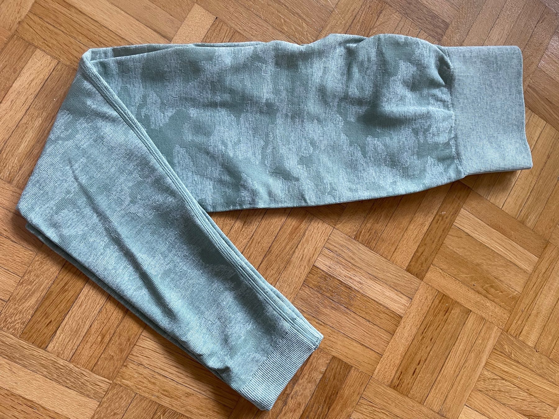 Lotti di vestiti: Gymshark Camo Seamless Set – Nuovo (secondo la descrizione) da Zürich venduto da N.Tisch 3