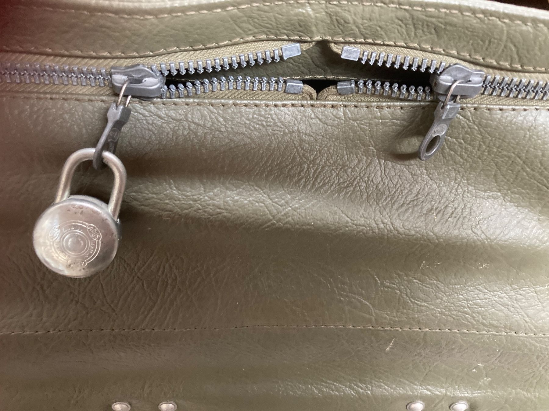 Schweizer Armee Taschen: Militärtasche – Gebraucht aus zürich von papalapa 2