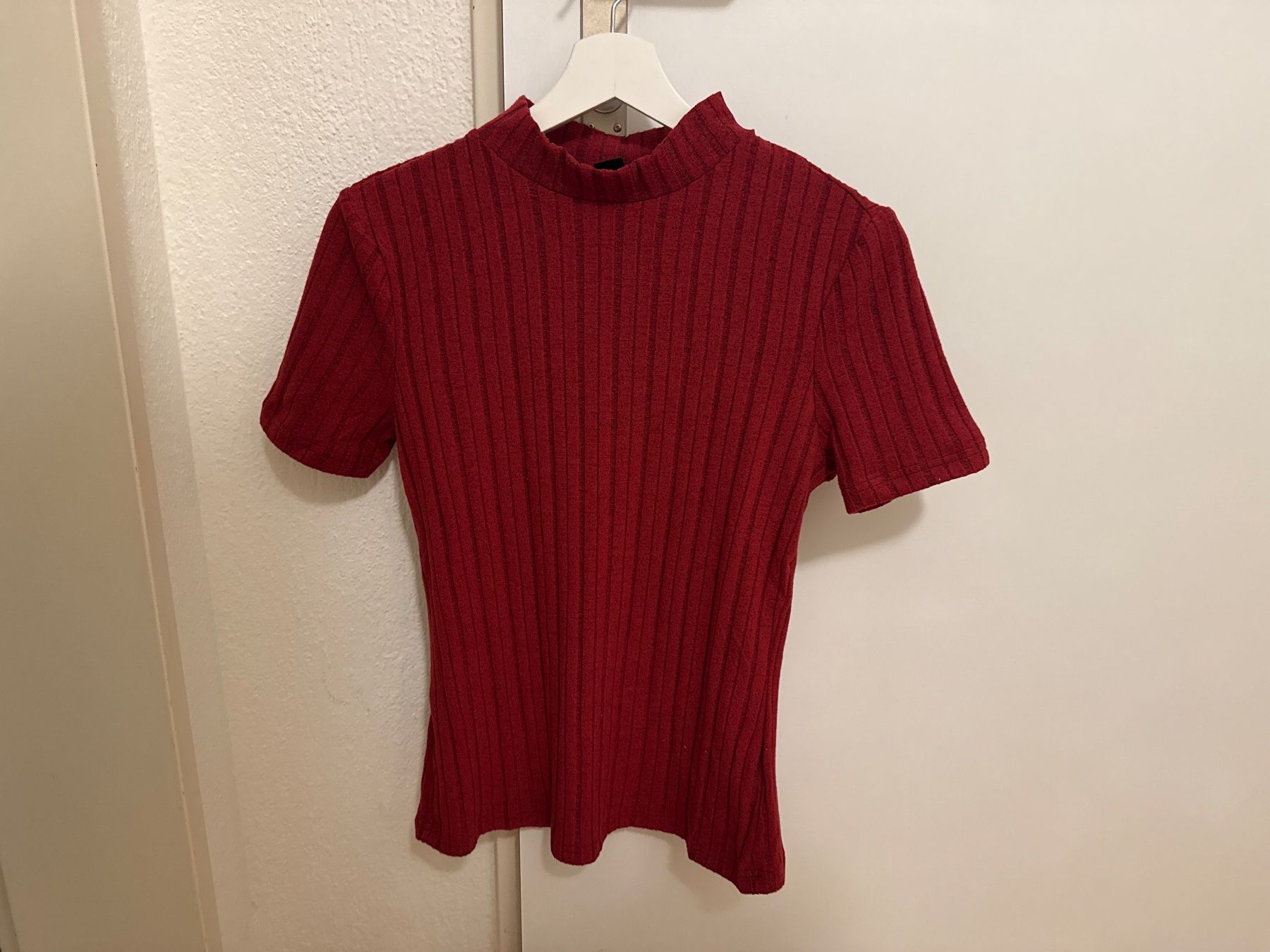 Shein T-shirt: Shein Shirt Rot Grösse M – Usato da Pfäffikon SZ venduto da Melanie335