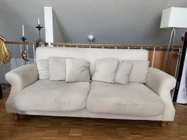 Sofa pflegeleicht mit waschbaren Kissen.