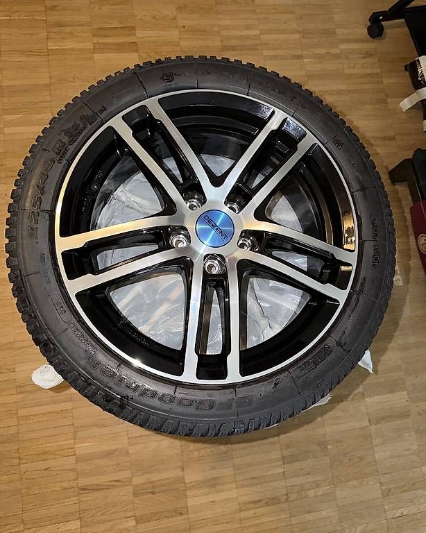 Pneus & Roues: 4 Roues complètes Hiver NEUVES 17" – D'occasion à Genève par ozchuk