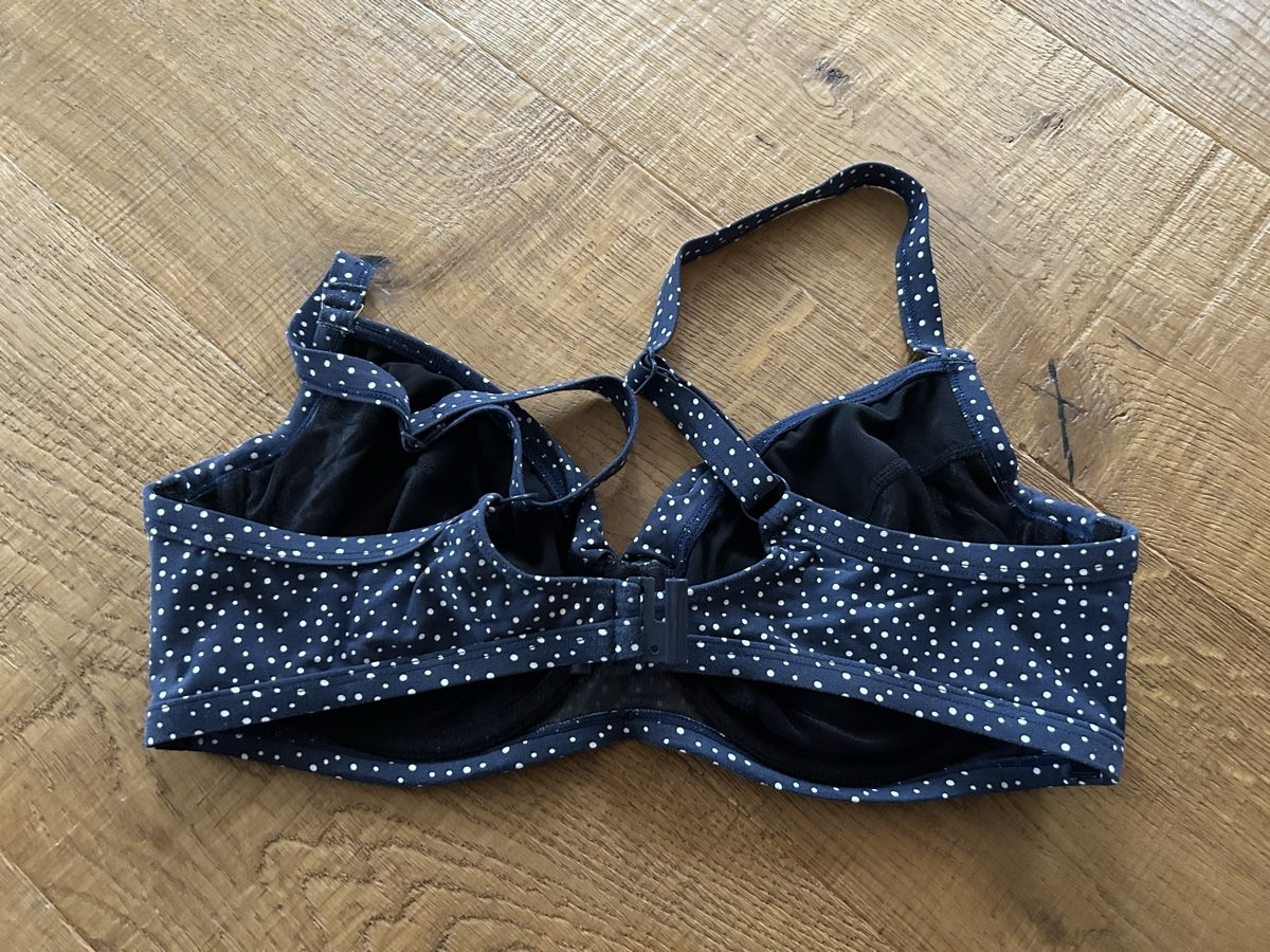 Esprit Costumi da bagno & Bikini: Esprit Bikinioberteil mit Pünktchenmuster - Grösse 40E – Usato da Steffisburg venduto da Kudiru 1