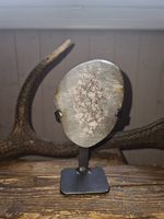Traumhaft schöner Weisser, sugar Amethyst auf Metallfuss