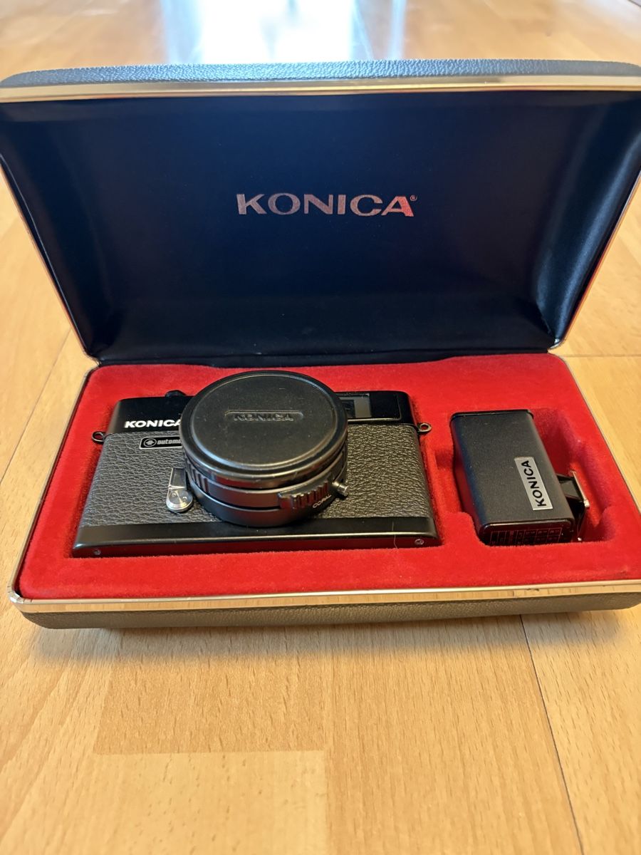Konica Fotocamera: Konica C35 Automatic Schwarz in Hardcase – Usato da Bettwiesen venduto da wombat90 2