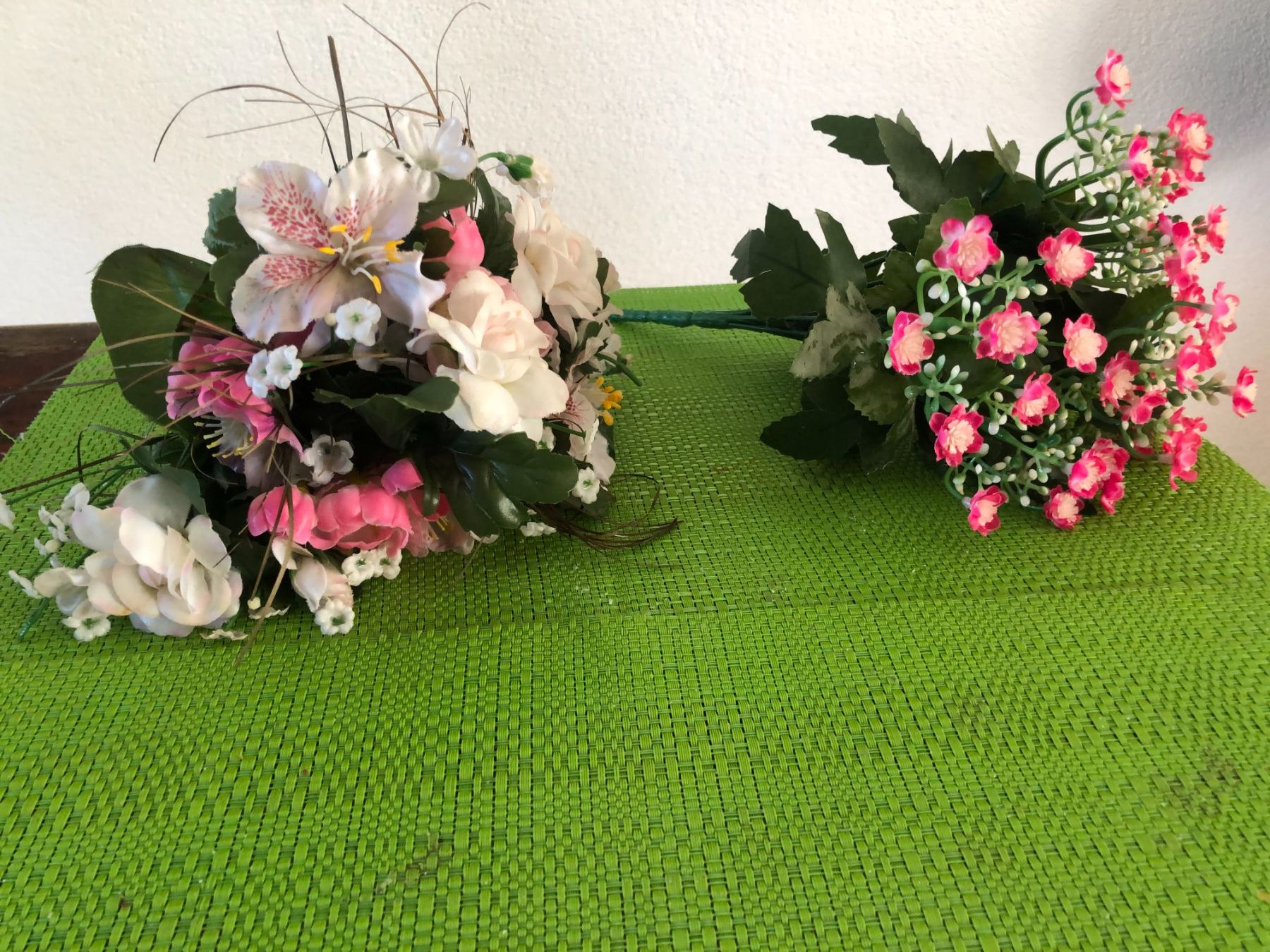 Tutte le decorazioni: 2 künstliche Blumensträusse – Usato da Freienstein venduto da ErnaS01 1
