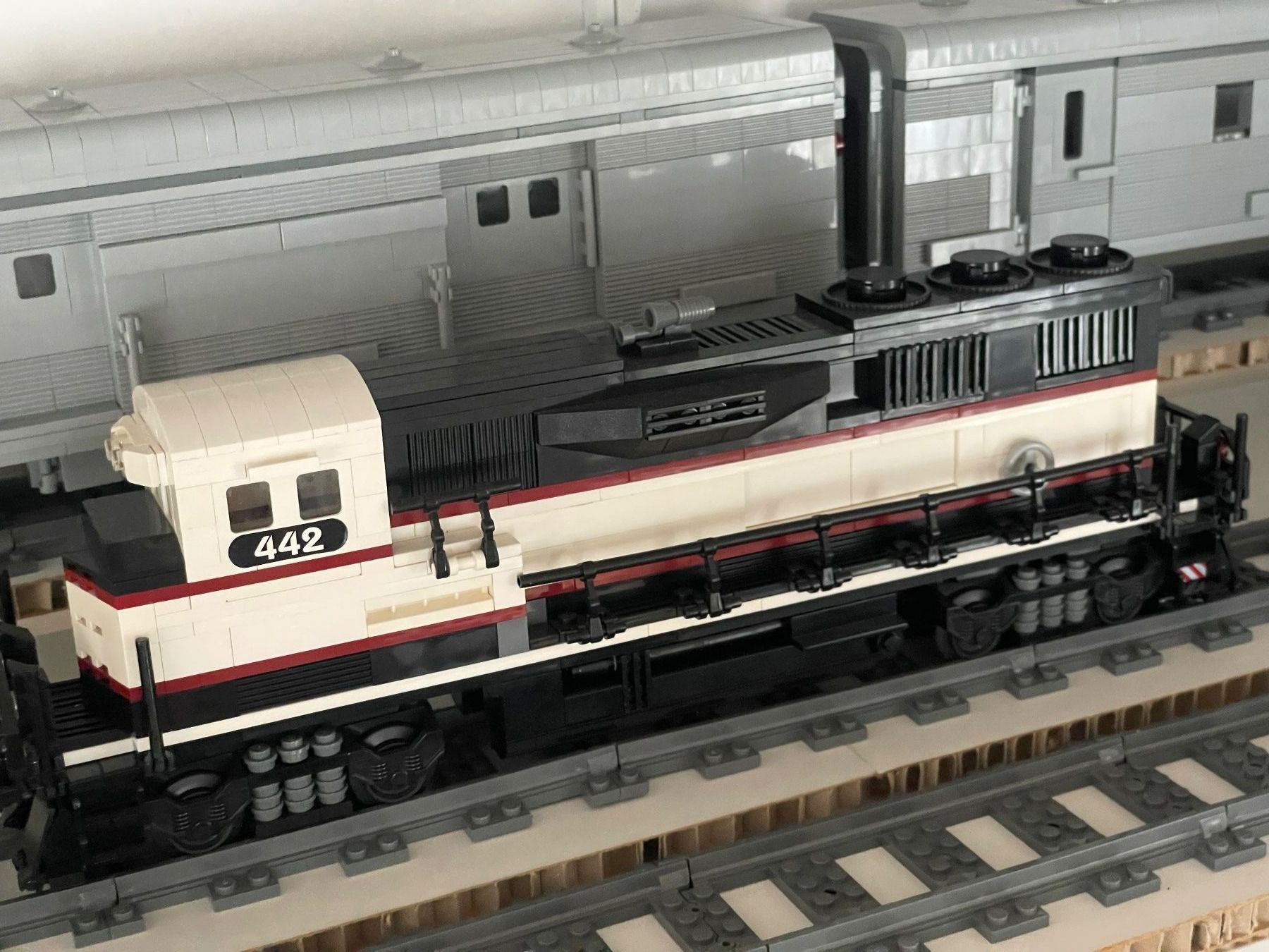 Lego Baukästen: LEGO MOC US-Diesellokomotive – Neu (gemäss Beschreibung) aus Wil SG von blitzeblanko