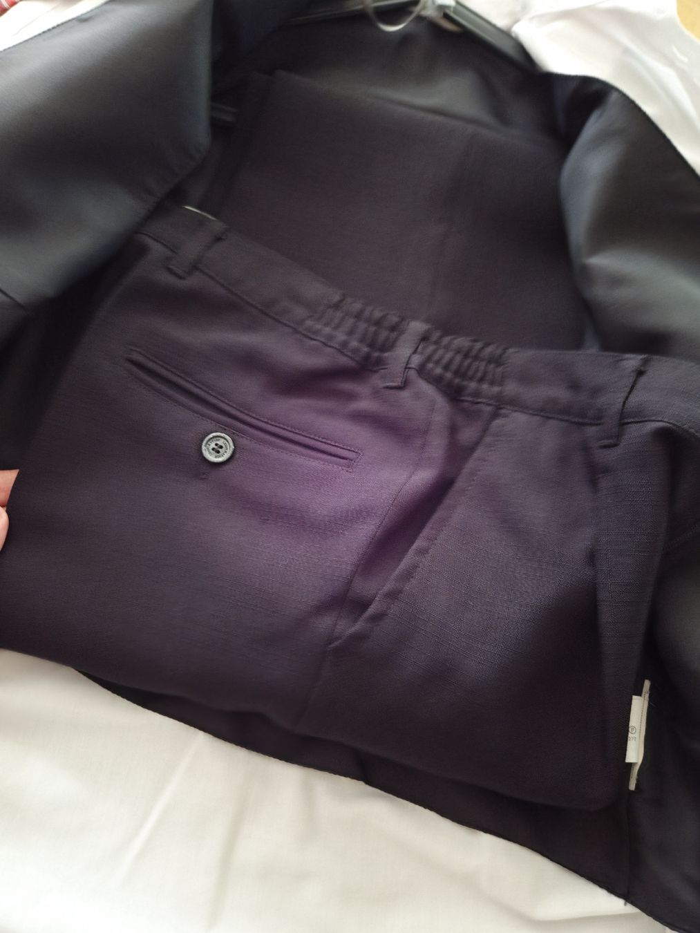 Lotti & Set di vestiti: Anzug mit Weste Hemd Krawatte Junge Grösse 146 – Usato da St.Gallen venduto da Avena135 5