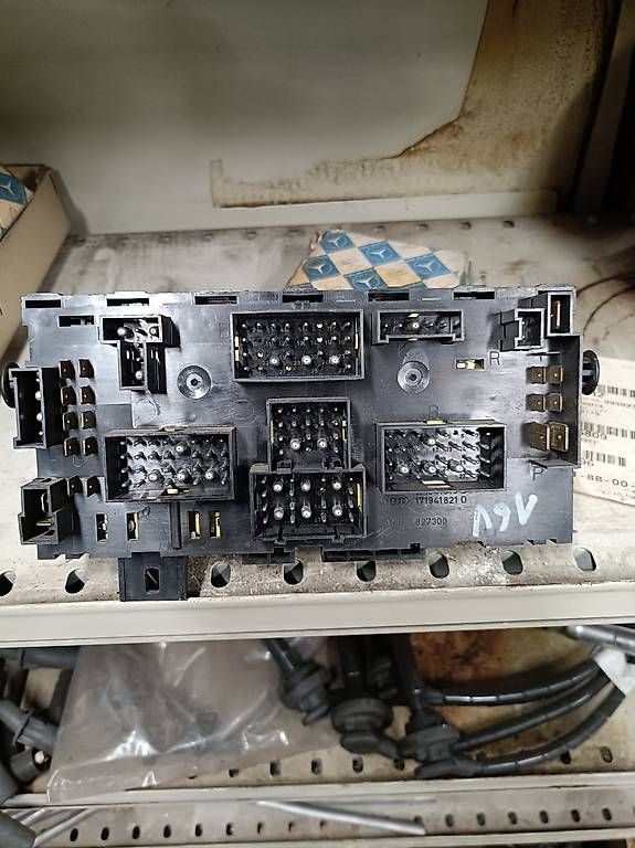 Tutti pezzi di ricambio auto: Fuse box VW Golf 16v – Usato da Bironico venduto da aut_v8ks 2