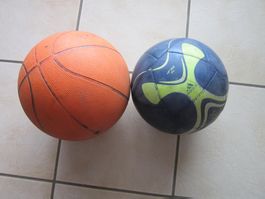 2 Fussball Dunlop und Adidas