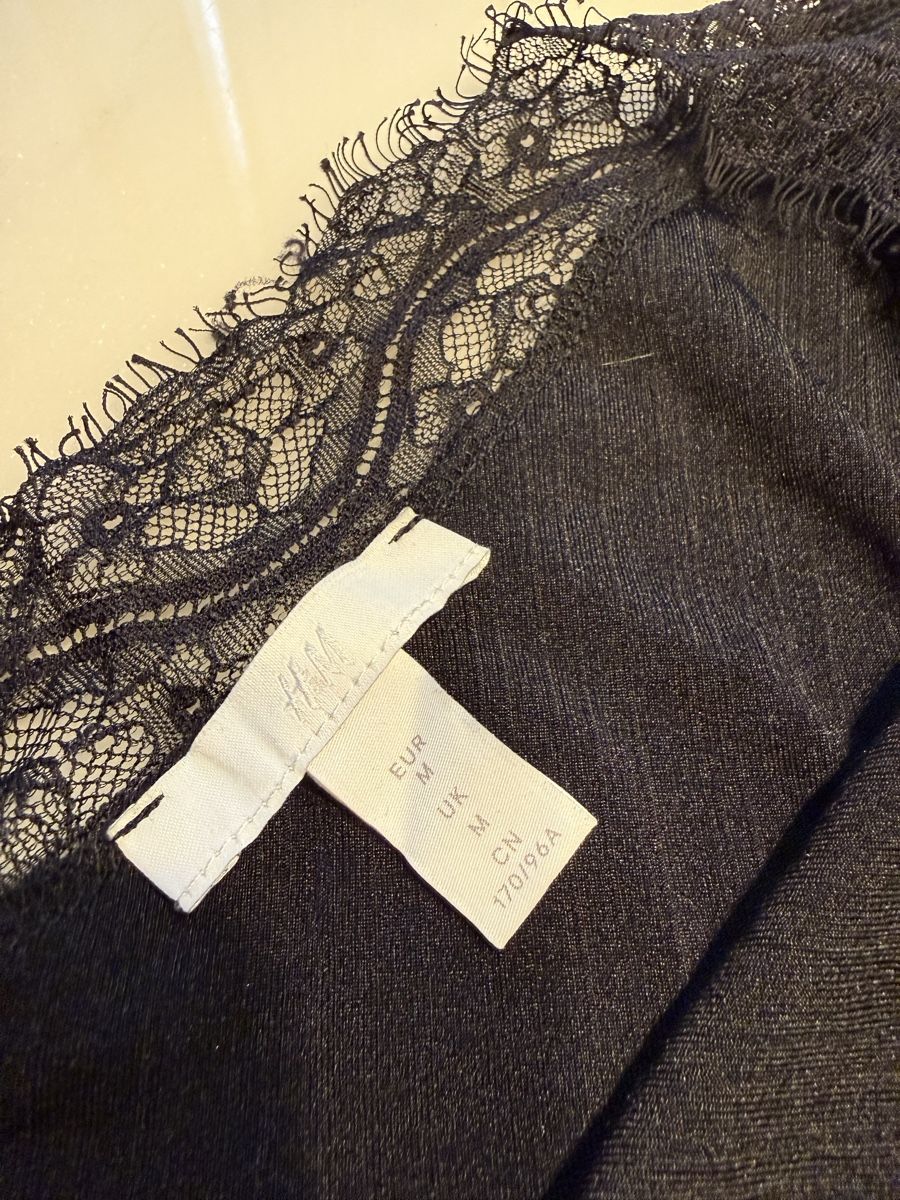 H&M Top: Langarmshirt mit Spitze H&M - Grösse M  – Usato da Wohlen AG venduto da Coco_91 3