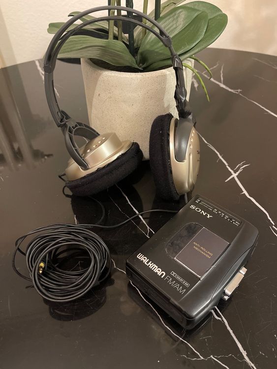 Walkman Sony FM/AM Vintage + écouteur Technics (D'occasion) à montreux ...